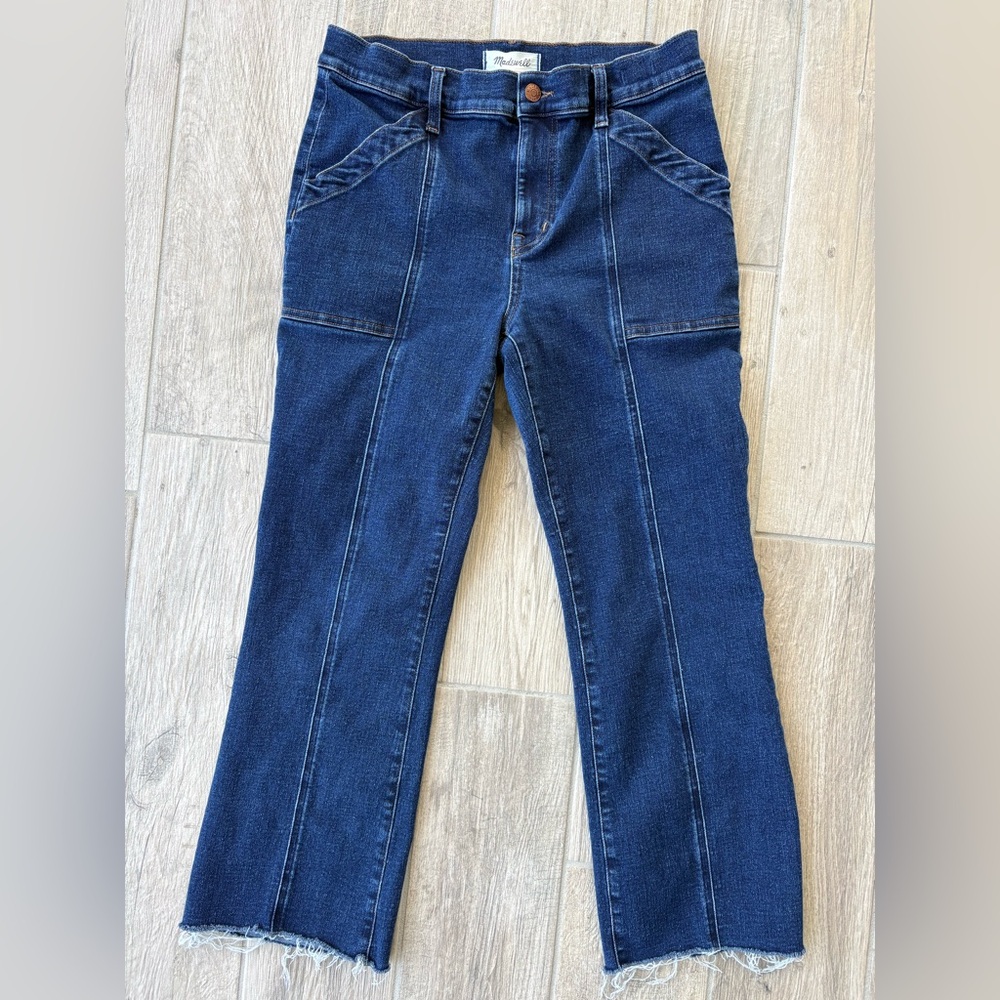 Madewell Mid Rise Kick Out Blue
Jean Women’s Size 30